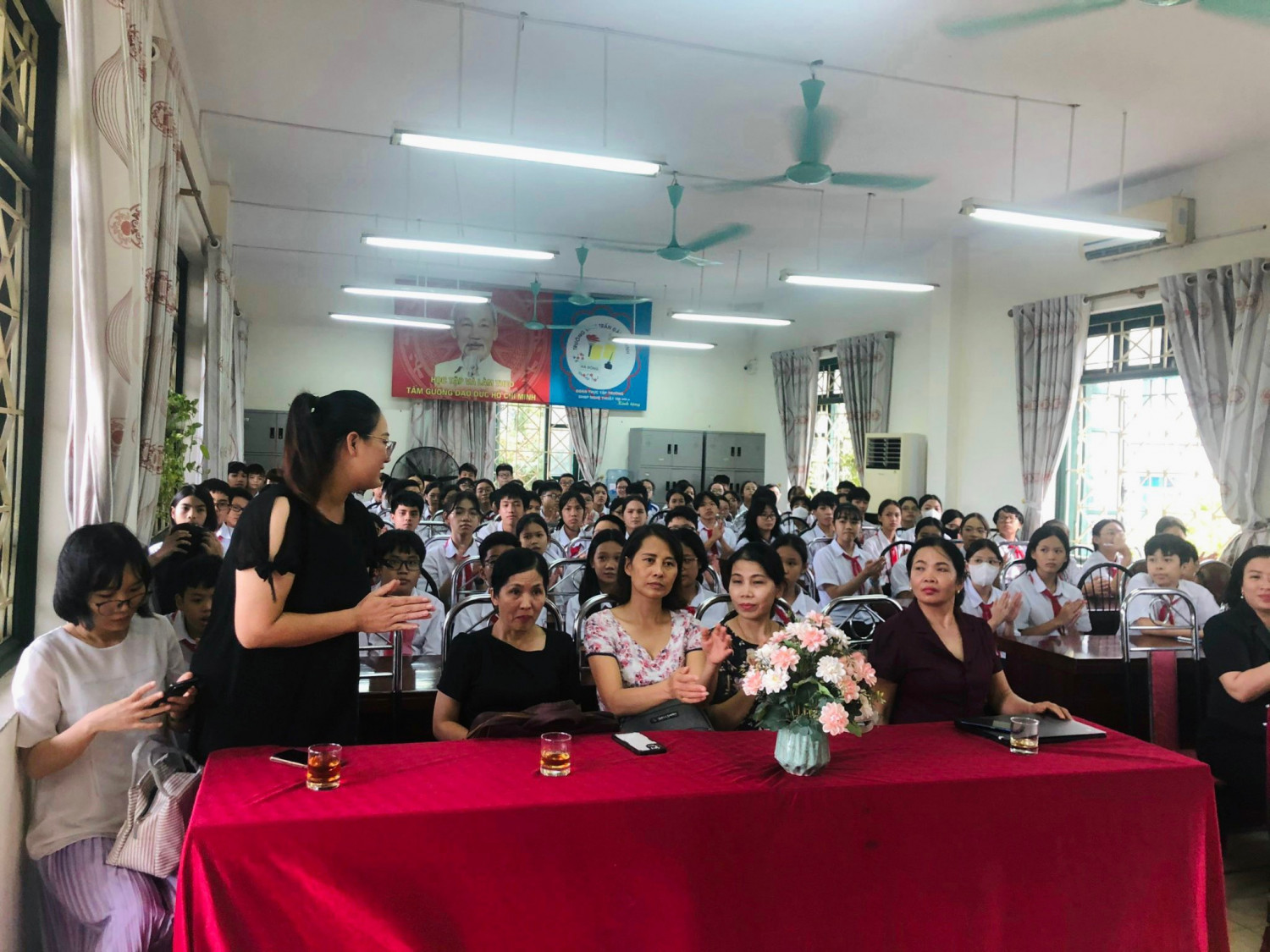 đại biểu 1