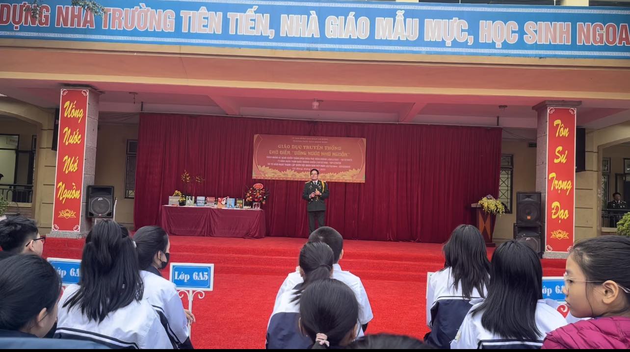 Giáo dục truyền thống chủ điểm "Uống nước nhớ nguồn"