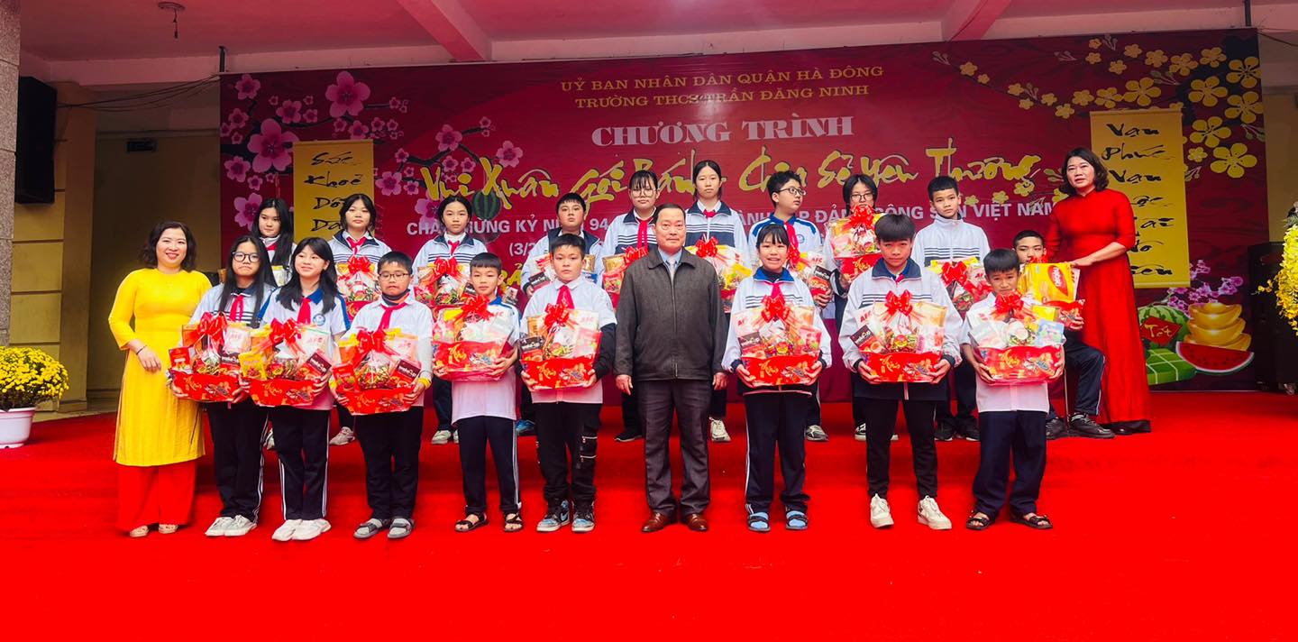 Vui xuân gói bánh chưng – Chia sẻ yêu thương