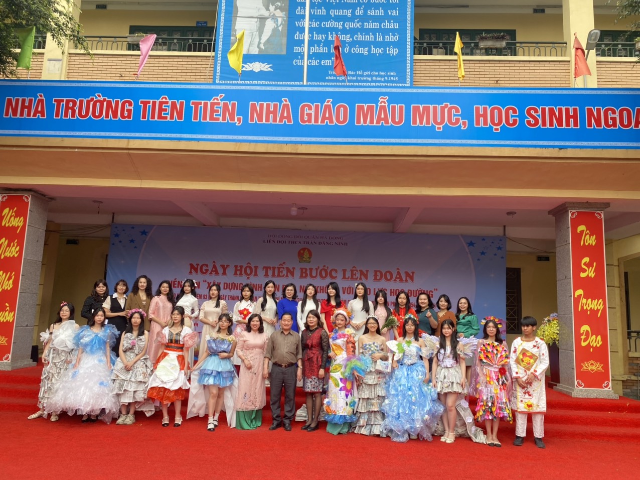 tập thể 1